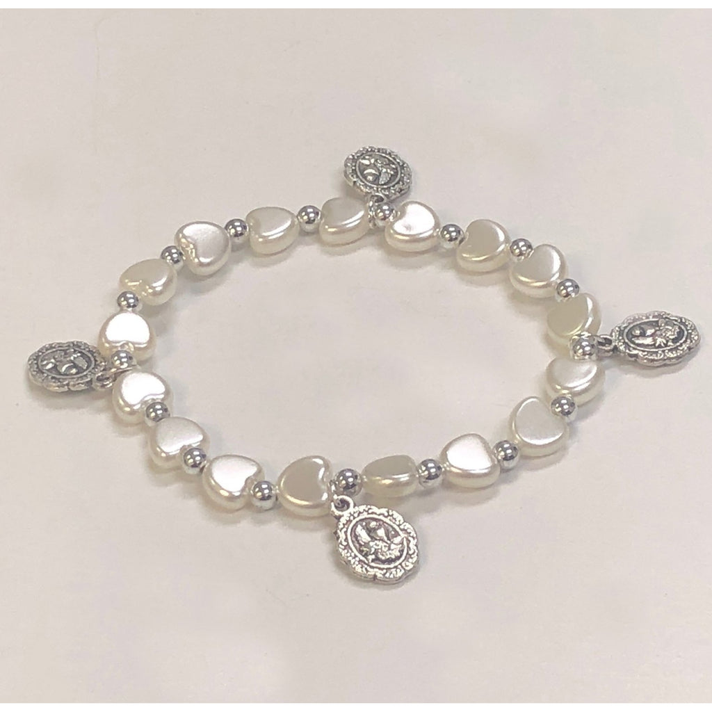 Imitation Pearl Stretch Bracelet With Heart Shaped Beads